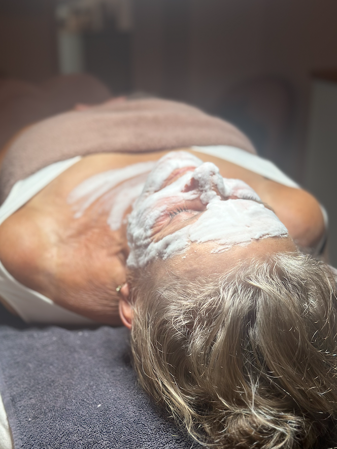 Dybderensende ansigtsbehandling
